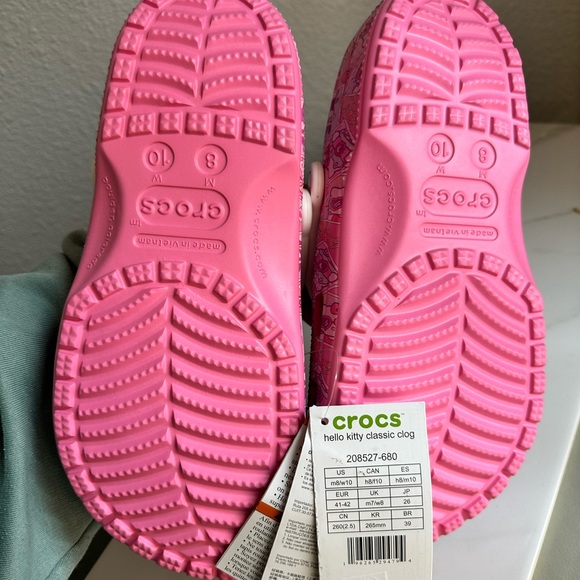 Hello Kitty Crocs with charms included - Picture 4 of 4